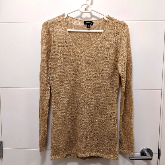 Sweater. Size S - Picture 1 of 3